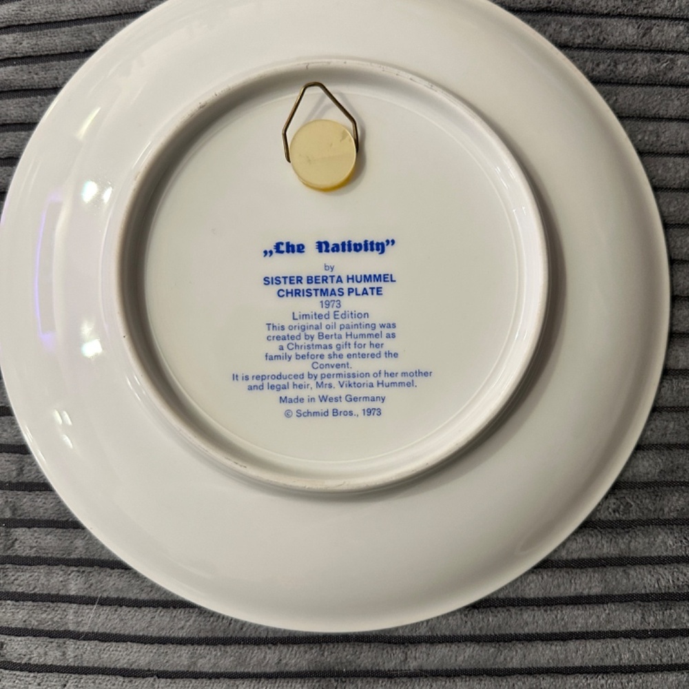 Sister Berta Hummel Plates Limited Edition | 1972, 1973, 1975, 1976, 1978, 1979 - Picture 4 of 12